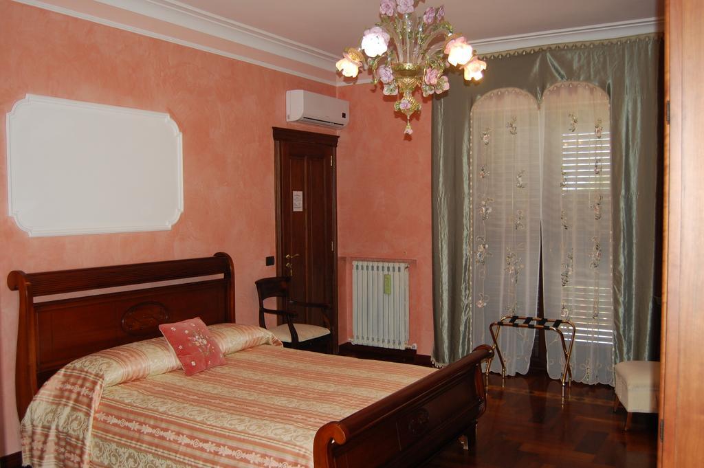 B&B Villa Francesca Soverato Marina Cameră foto